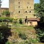 Mont-de-Marsan : Le donjon Lacataye du XVe siècle. Il ne s'agit pas d'un « donjon » à proprement parler, mais de deux maisons fortes romanes jumelées datant du XVe siècle et dotées de créneaux sur leur partie supérieure au XVIe siècle. 